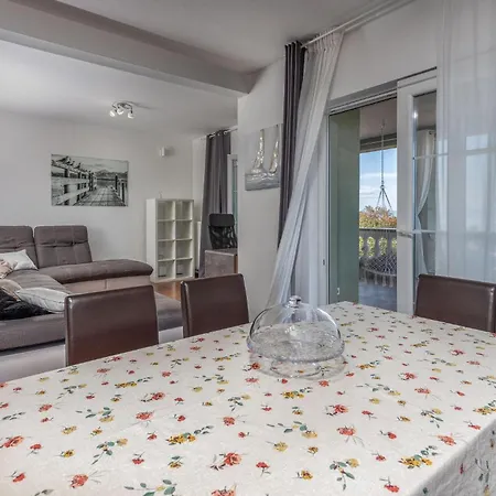 Stunning In With Kitchen Apartment Smrika